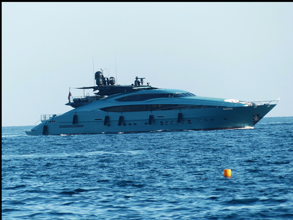 Yacht-ajoure-travel