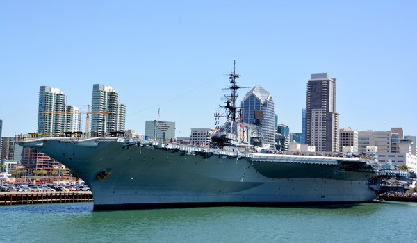 USS-Midway-San-Diego-ajoure-travel