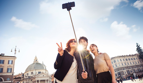 Selfie-Stick-ajoure-travel