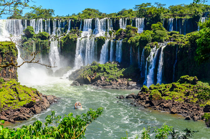 Iguazú-Wasserfälle in Brasilien und Argentinien