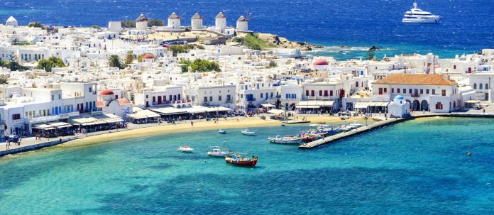 Mykonos---AdobeStock_81757021----lukaszimilena LGBT Travel: Das sind die Top-Reiseziele für Lesben und Schwule