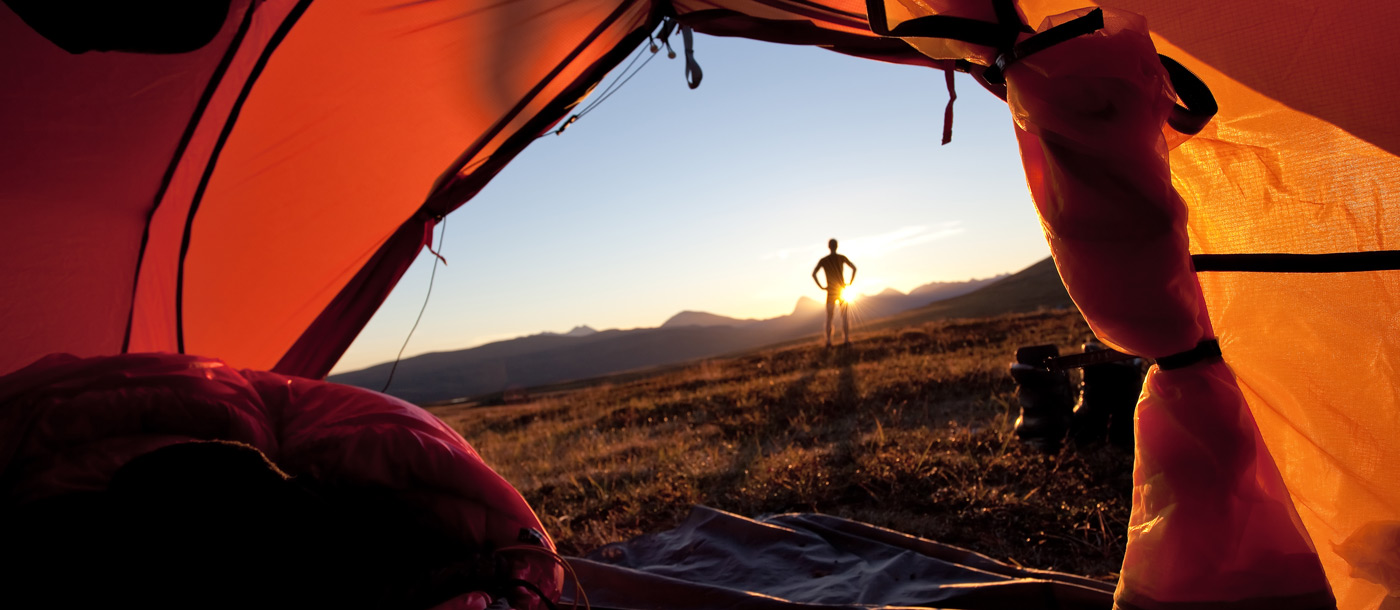 Campingausrüstung Zelt und Schlafsack
