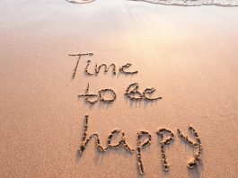 Time to be happy am Strand