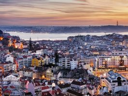 Lissabon Skyline beim Sonnenuntergang