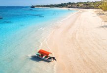 Sansibar Strand mit Boot