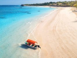 Sansibar Strand mit Boot