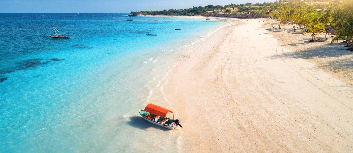 Sansibar Strand mit Boot