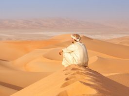 Oman; Wüste mit Menschen