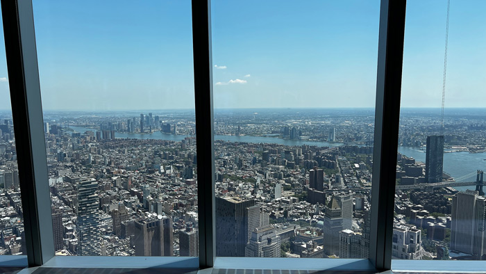 Einen Blick von oben über die Stadt werfen