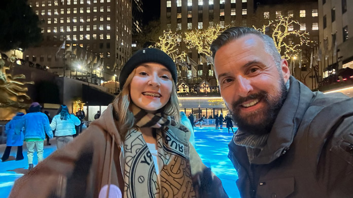 Rockefeller Center: Der berühmte Weihnachtsbaum und Eislaufbahn