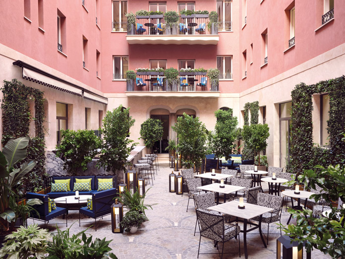 W Rome Hotel Garten Innenhof