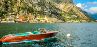 mit dem Boot auf dem Gardasee